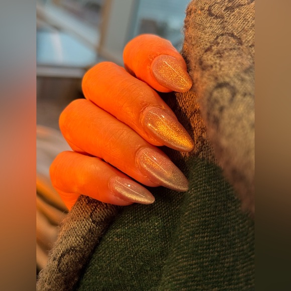 Meet your Posher, Liz - Picture 1 of 1